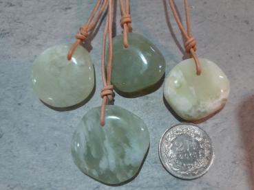 Serpentin an Büffelleder (S50)