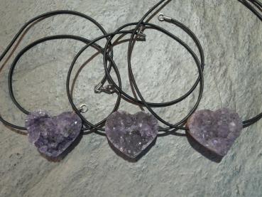 Amethystherz an Büffelleder, 51cm (Lup7)