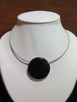Obsidian mirror on a steel hoop, close to the neck (VO12)