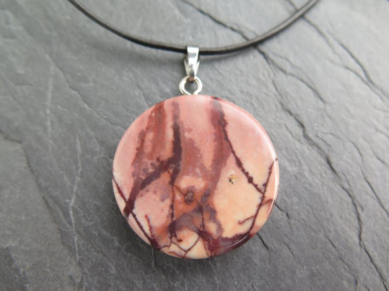 Jaspis-Anhänger an Büffelleder (VJ606)